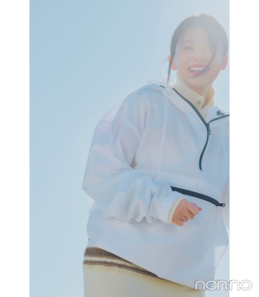 海で遊ぶ出口夏希4