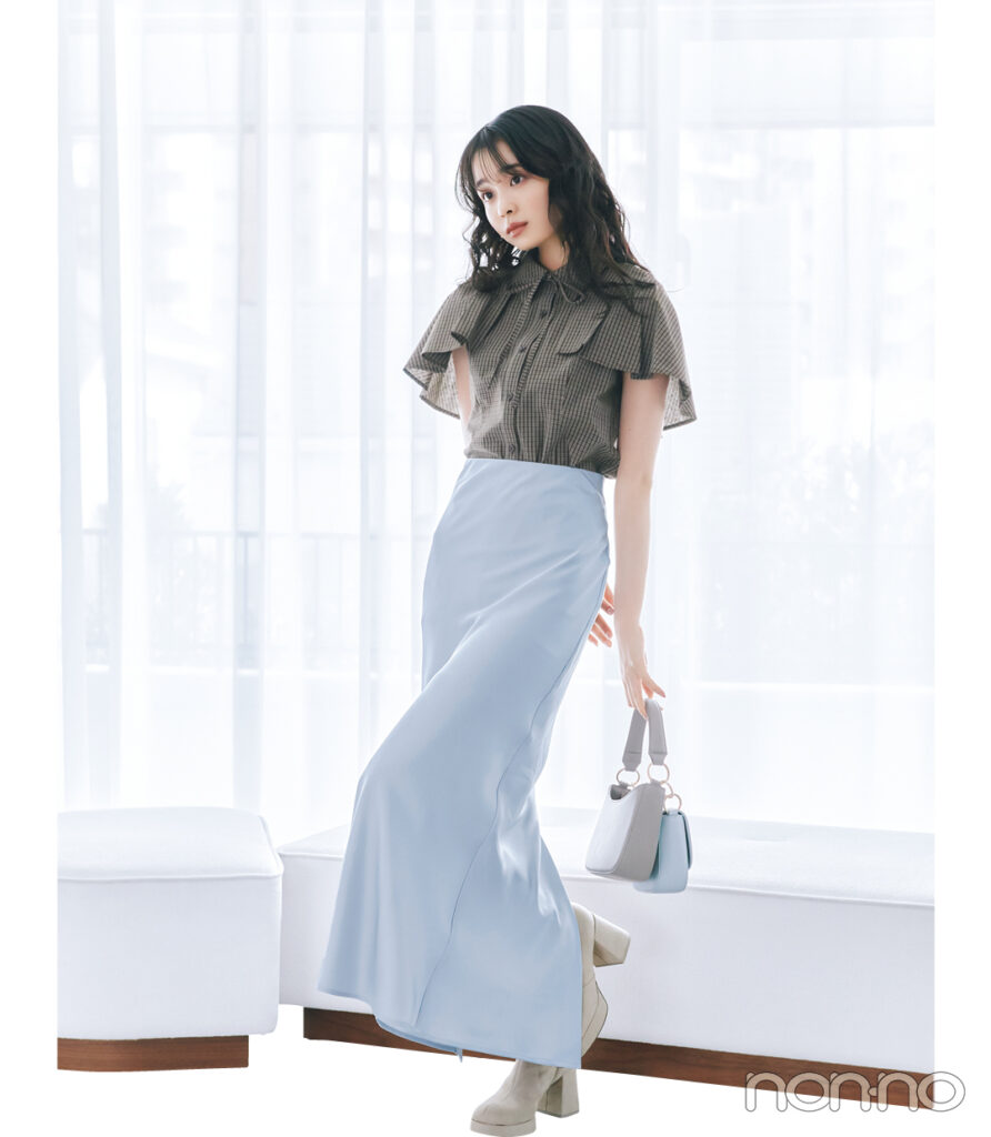 林芽亜里が着こなす大学生の一週間コーデ 金曜日のブラウススタイル