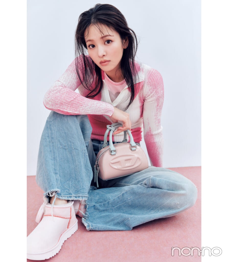 横田真悠のがはくUGG®のピンクのムートンブーツ
