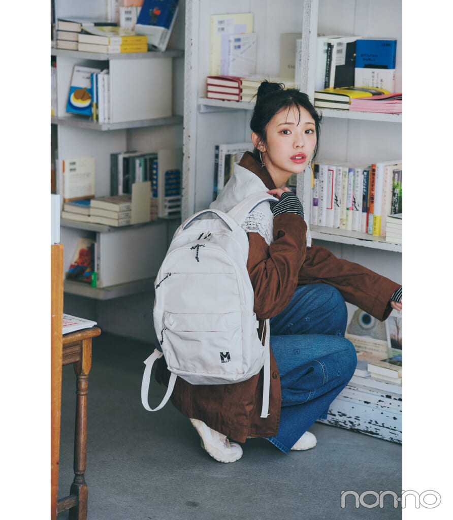 ミレーのリュックを背負う菊地姫奈