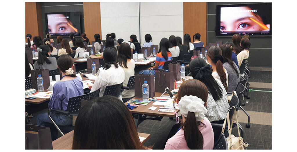 人気メイクブランドによる講座