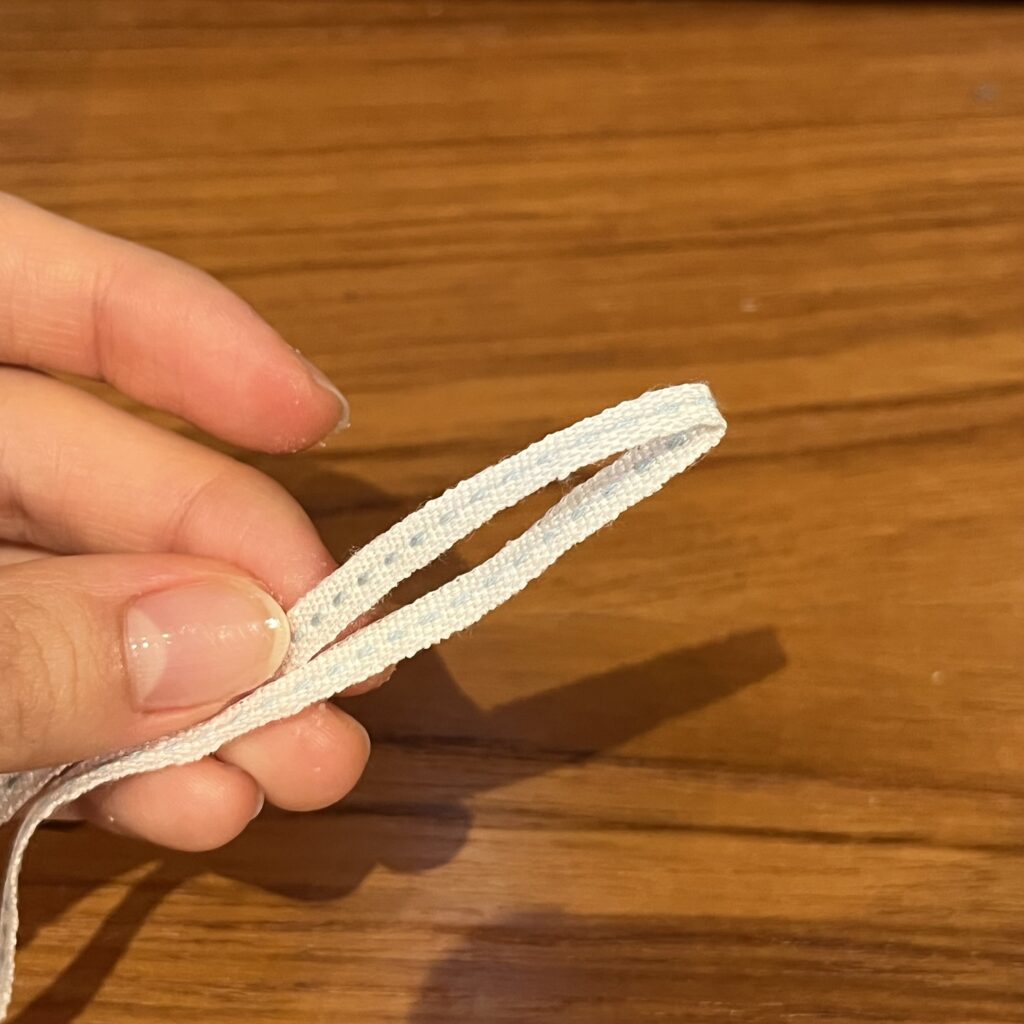 ぬいぐるみ スタイ ひも 折り目