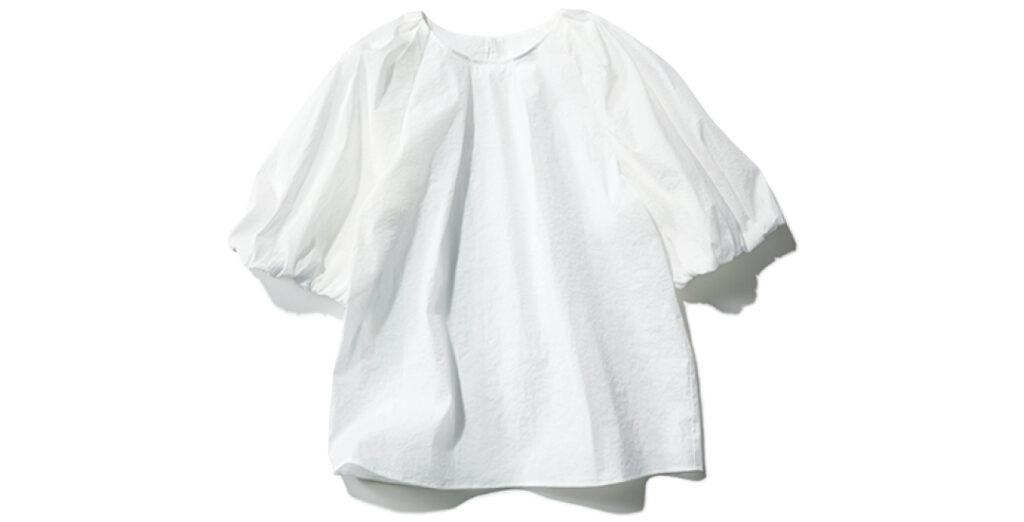 雨でも快適な高機能服-白ブラウス