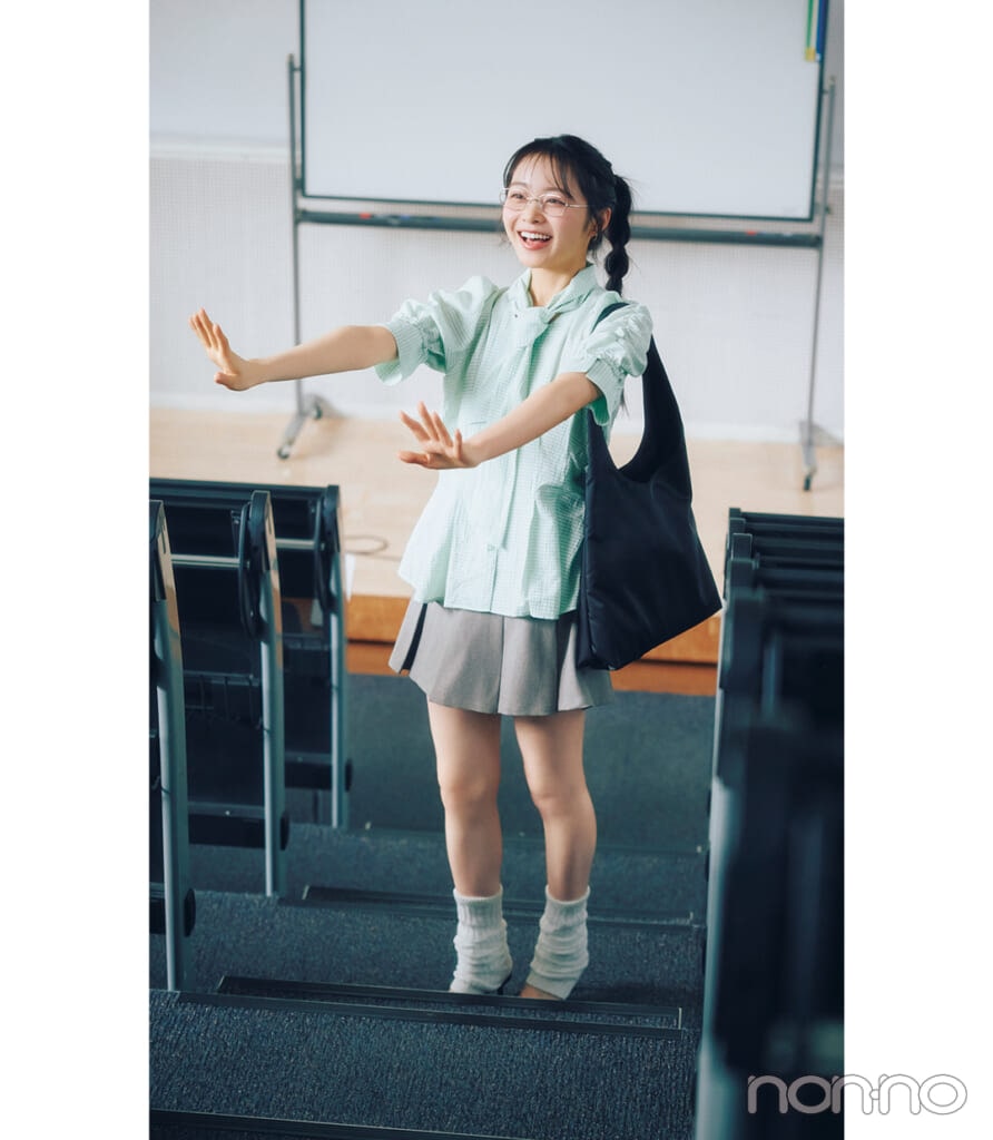 林芽亜里の時間割別大学生の作り置き通学コーデモデルカット3-9