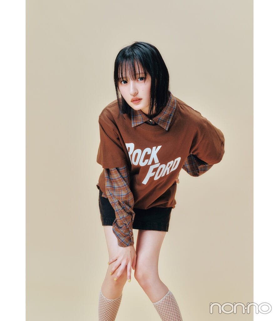 ブラウンのチェックシャツ×Tシャツコーデ