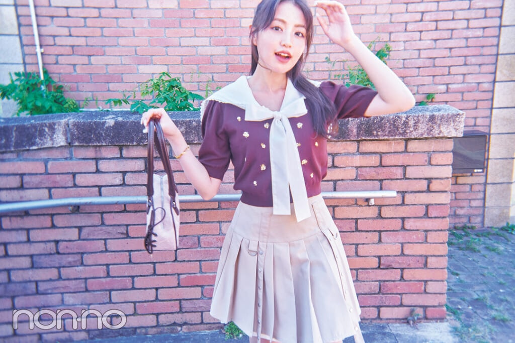 リリアン カラットのカーディガンを着る香音