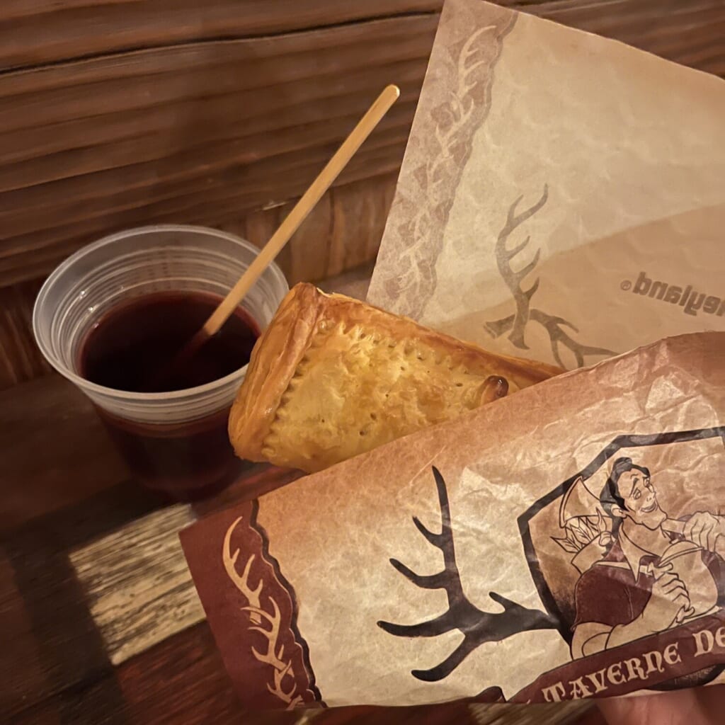 ラ・タベルヌ・ド・ガストン ファンタジーランド ハンターズ･パイ（ビーフストロガノフ） ホットワイン