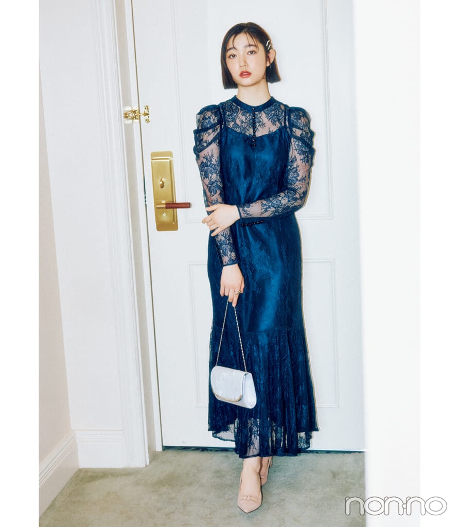 格式高い会場での結婚式は、はネイビーがおすすめ