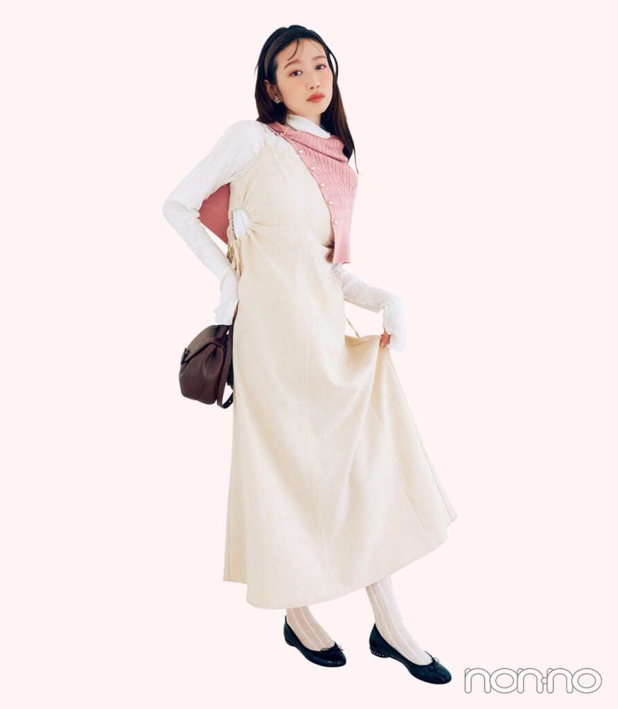 春靴のエナメルバレエシューズをはいた岡本夏美のスタイルアップコーデ