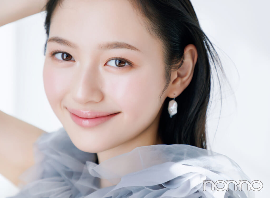 加藤栞の“多幸感肌 ”のつくり方モデルカット2-20