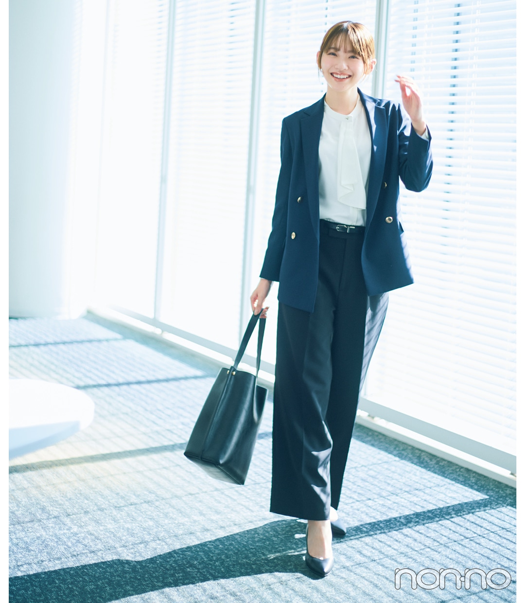 村上なずなの新人研修のオフィスカジュアルモデルカット1-1