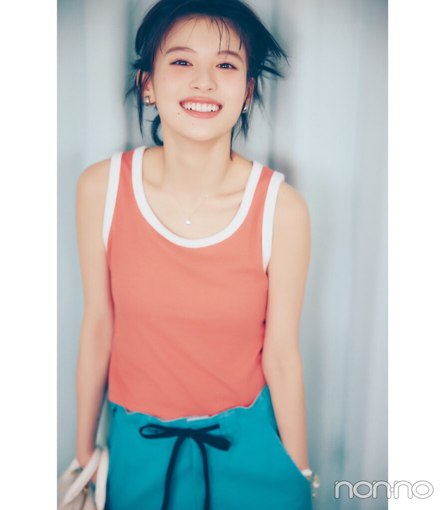 出口夏希の大学生の一週間コーデ、日曜日のタンクトップスタイル