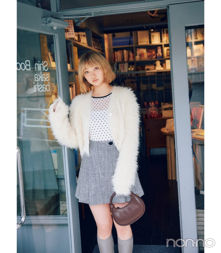 小宮山莉渚のあざと可愛くなれる淡色シャギーカーデ