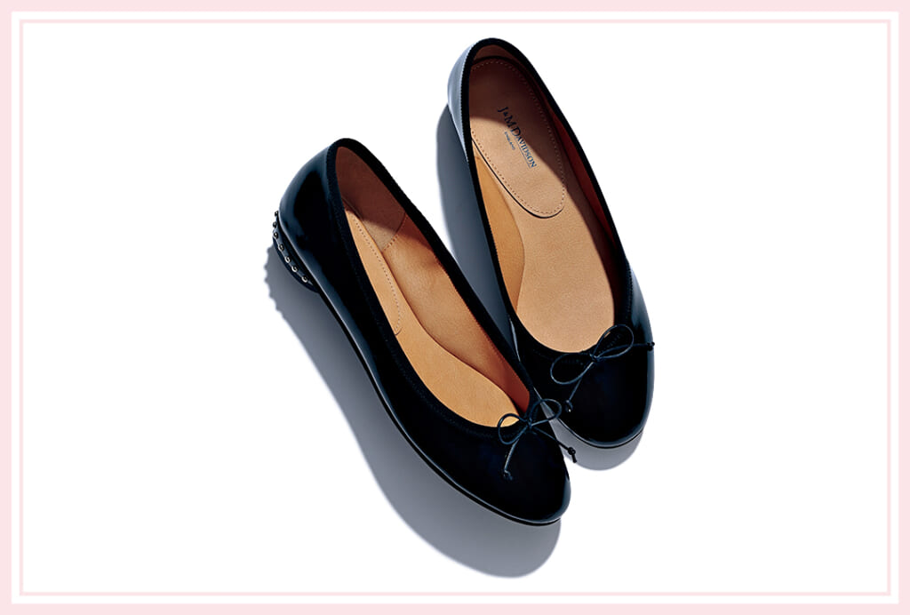 春靴のエナメルバレエシューズ