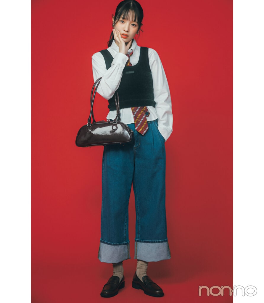 GUのタックトラウザーをはいた横田真悠