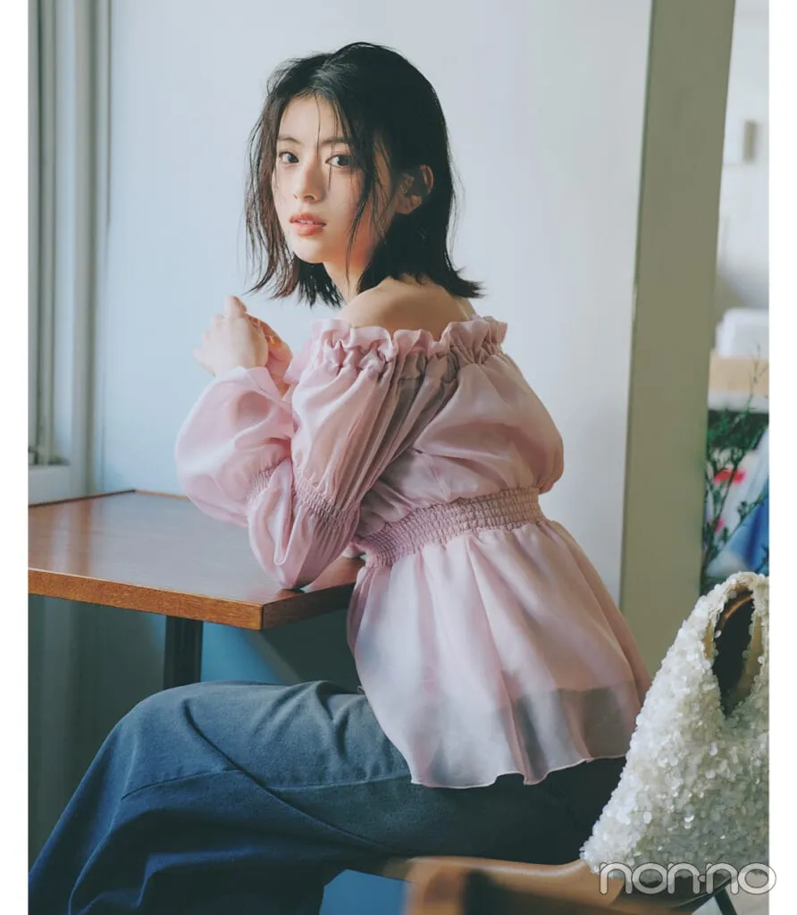 出口夏希の大学生の一週間コーデ、火曜日のオフショルスタイル