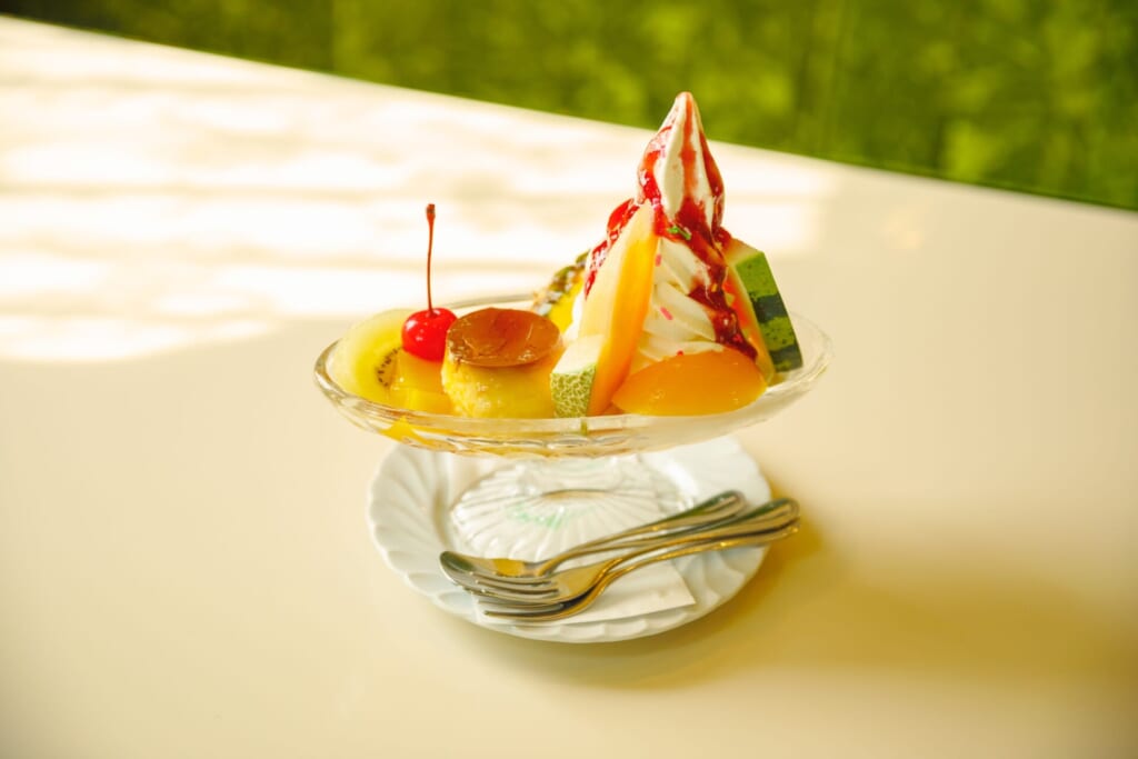 ぐりるるーむびぎん　プリンアラモード　レトロ喫茶