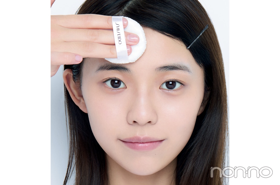 証明写真を撮るときに照明でテカらないベースメイク