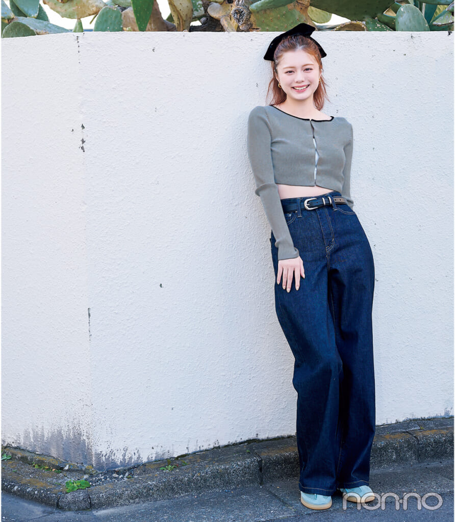 SOMETHING
LISA WIDE DENIM PANTSをはいた紺野彩夏のデニムコーデ