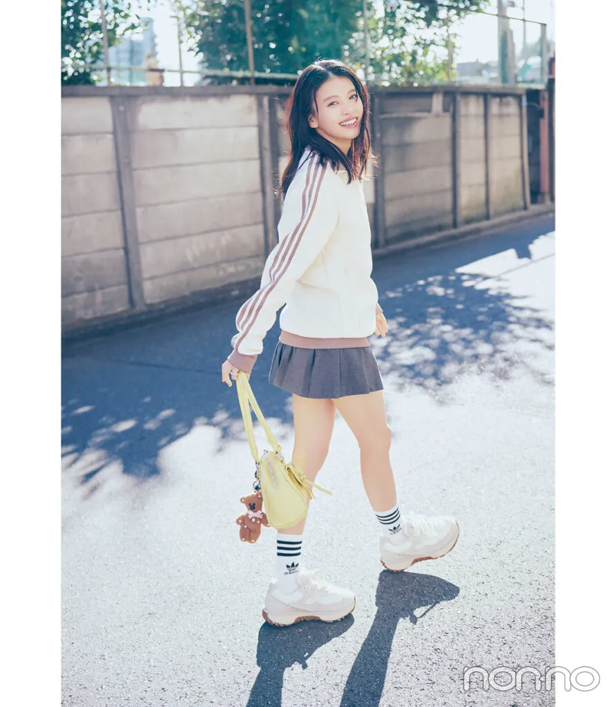 出口夏希の大学生の一週間コーデ、月曜日のミニスカスタイル