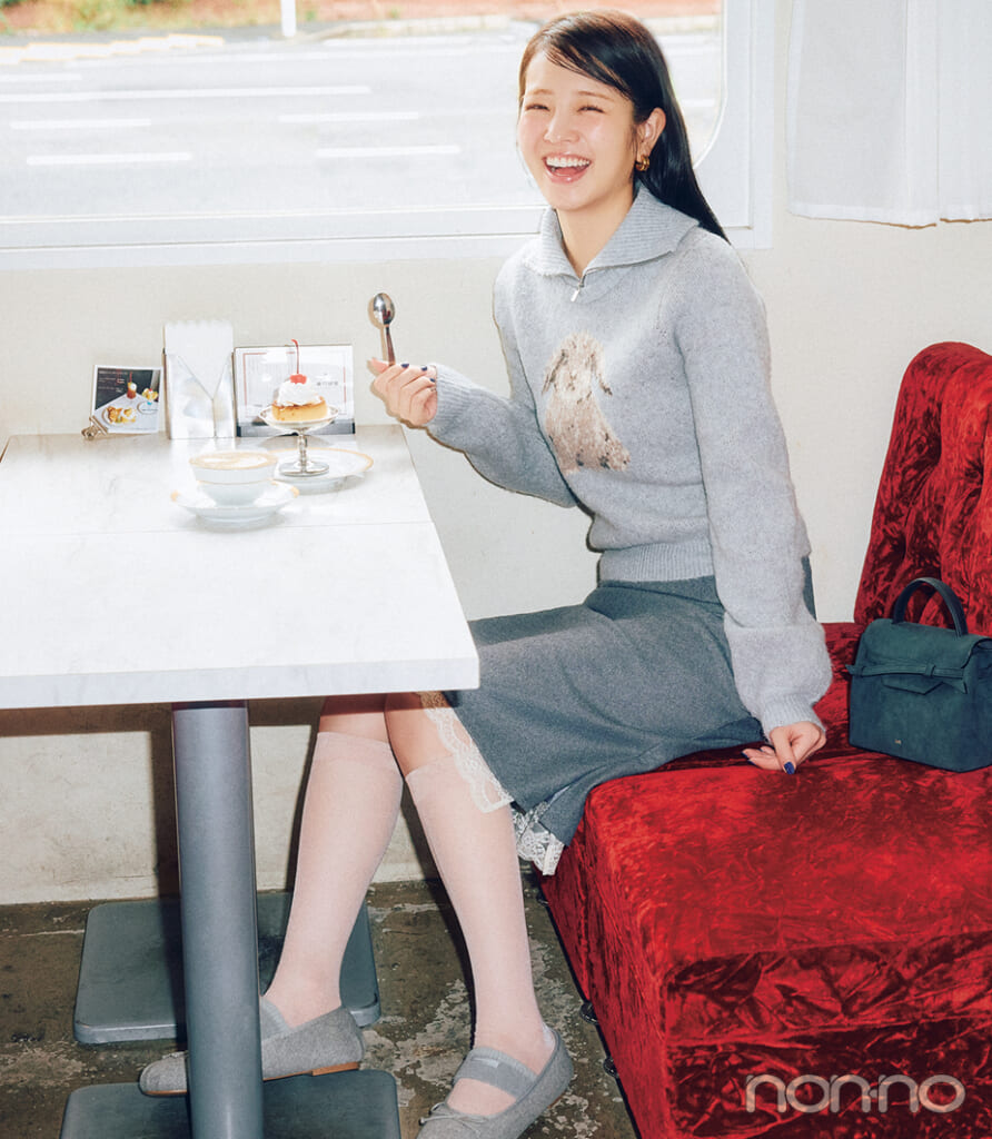 うさぎのモチーフのニット