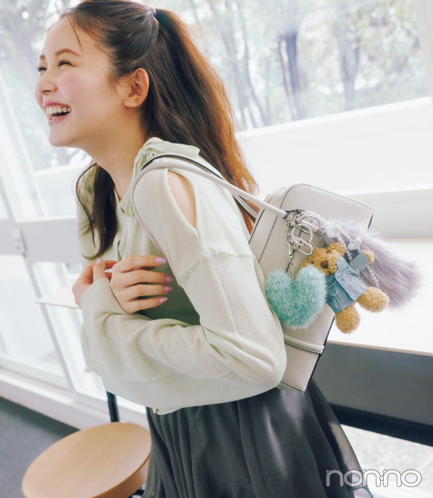 話のきっかけを作れるバッグチャーム