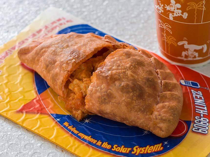 チキンとトマトのカルツォーネ