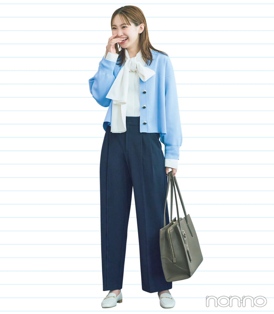 オフィスカジュアルにおすすめの「GU」タックワイドパンツ