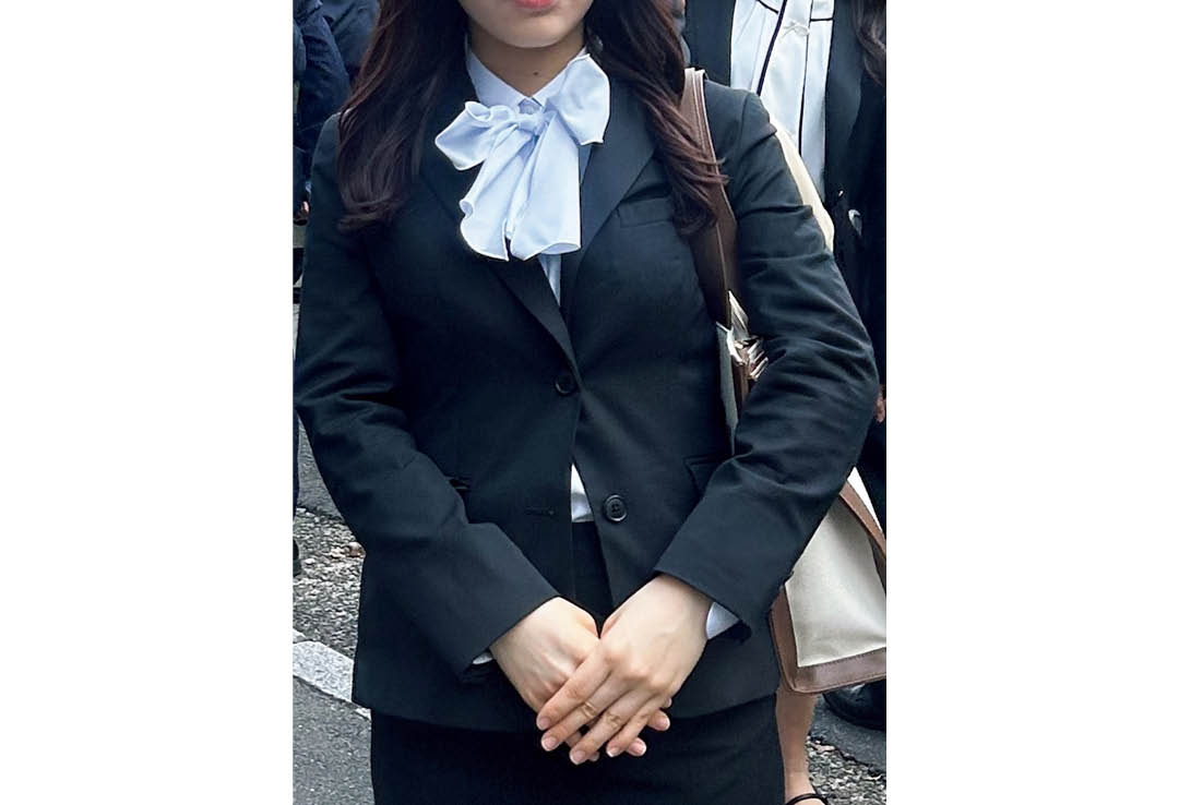リアル入学式スーツコーデ1-12 ブルーブラウス