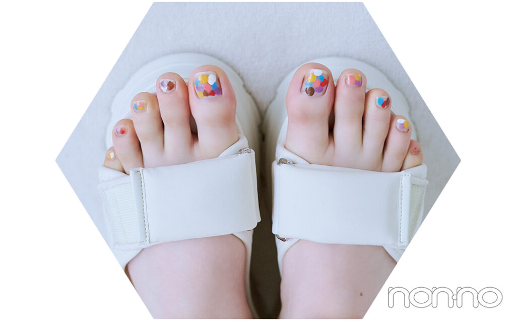 小宮山莉渚の莉渚のペディキュアモデルカット5