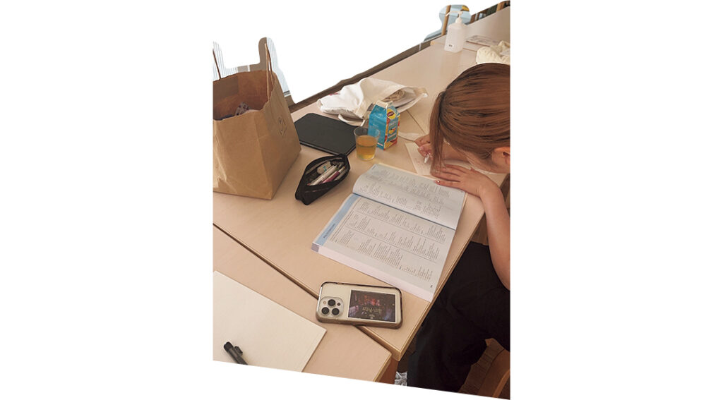 憧れの仕事に就くためコツコツ英語を勉強中