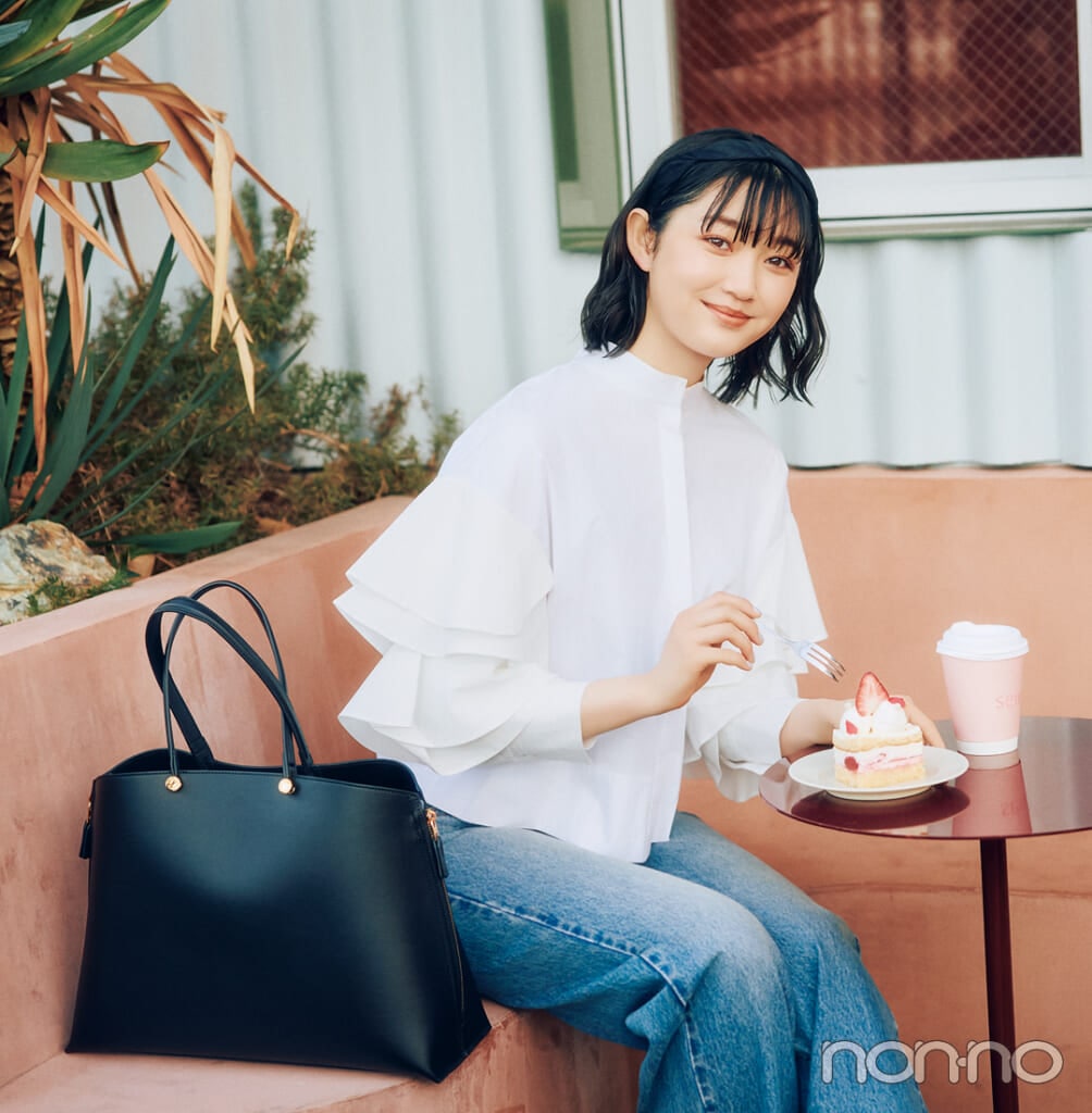 小宮山莉渚の通学バッグ黒レザー調9-1