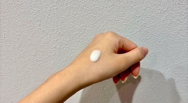 ミノンアミノモイストの敏感肌・美白ケアのブライトニングモイストエッセンスのテクスチャー