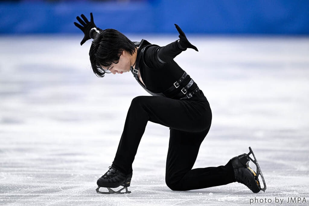 ミラノ五輪フィギュアで三浦佳生(みうらかお)選手のショートプログラムのオープニングのポーズ