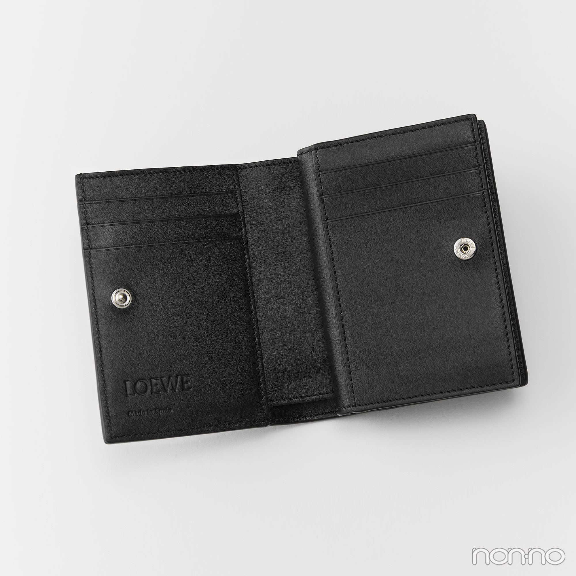 ロエベのパンタ コンパクトウォレットの中身