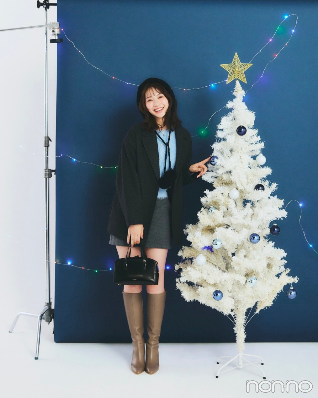 大学生の可愛い冬デートコーデ見本　ミニスカート×ロングブーツ