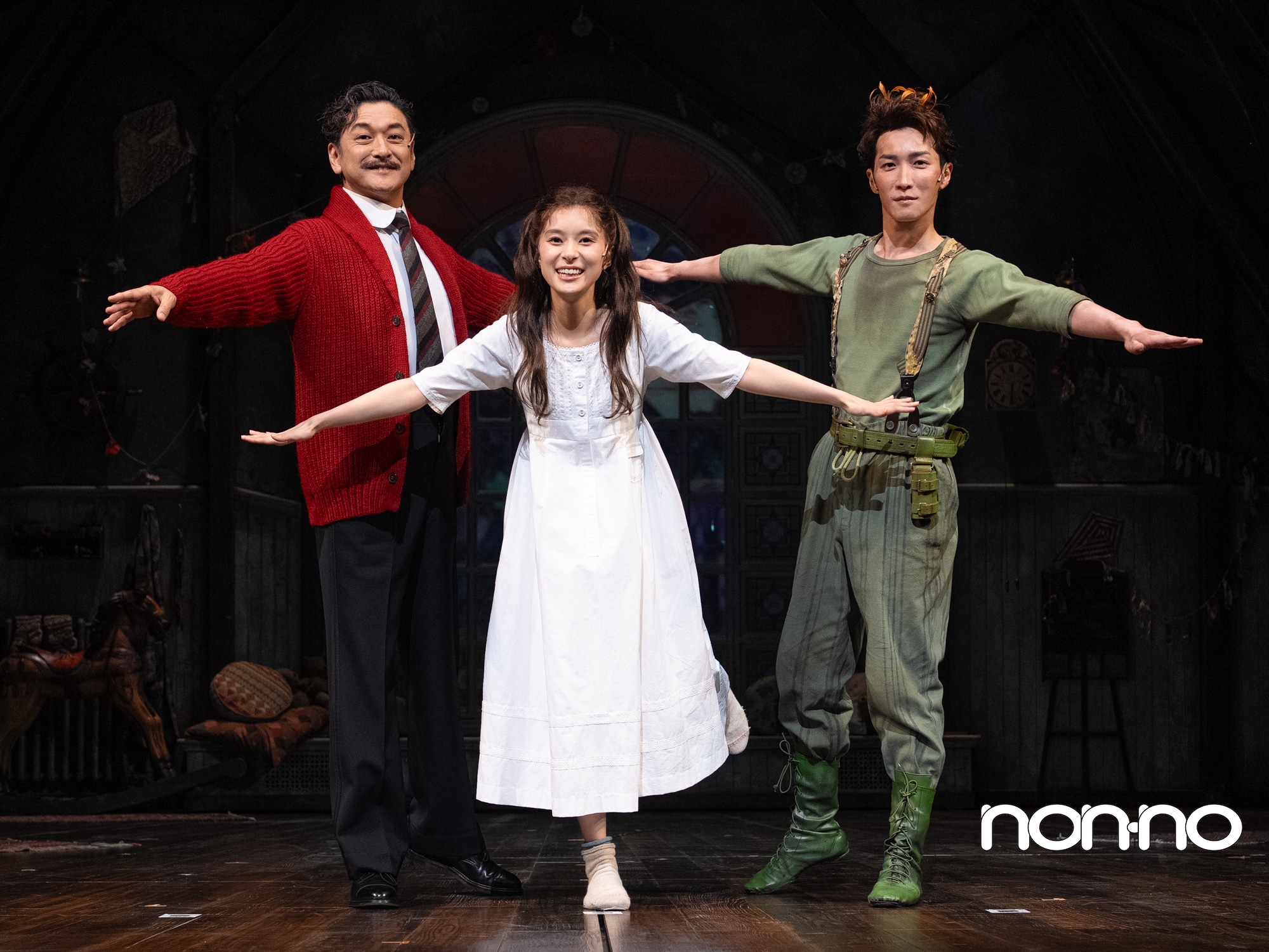ウェンディ役の芳根京子さん、ピーター役の渡辺翔太さん、フック船長とミスター・ダーリングの二役を演じる石丸幹二さん
