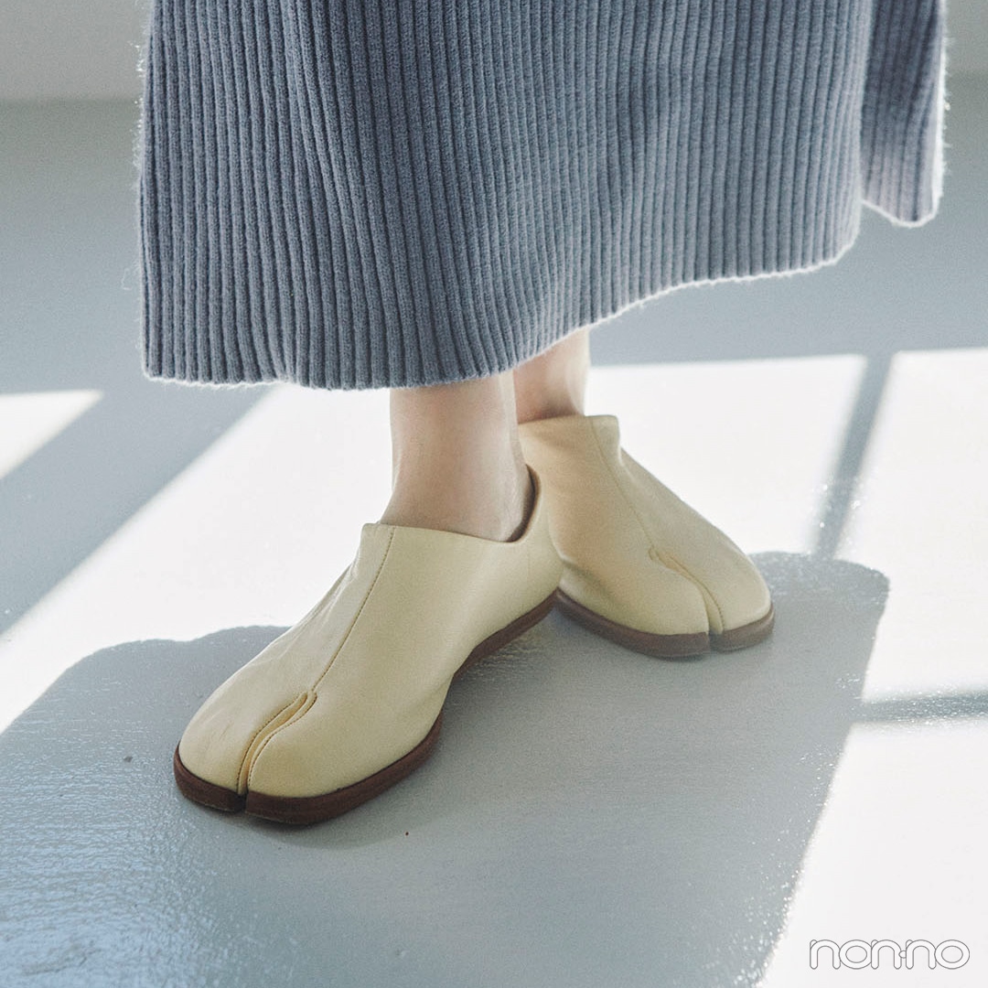 岡本夏美の私服、靴のアップカット