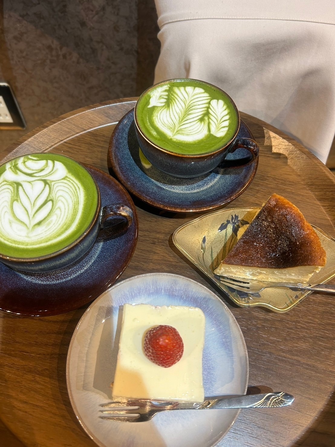 アジュラ バスクチーズケーキ レアチーズケーキ