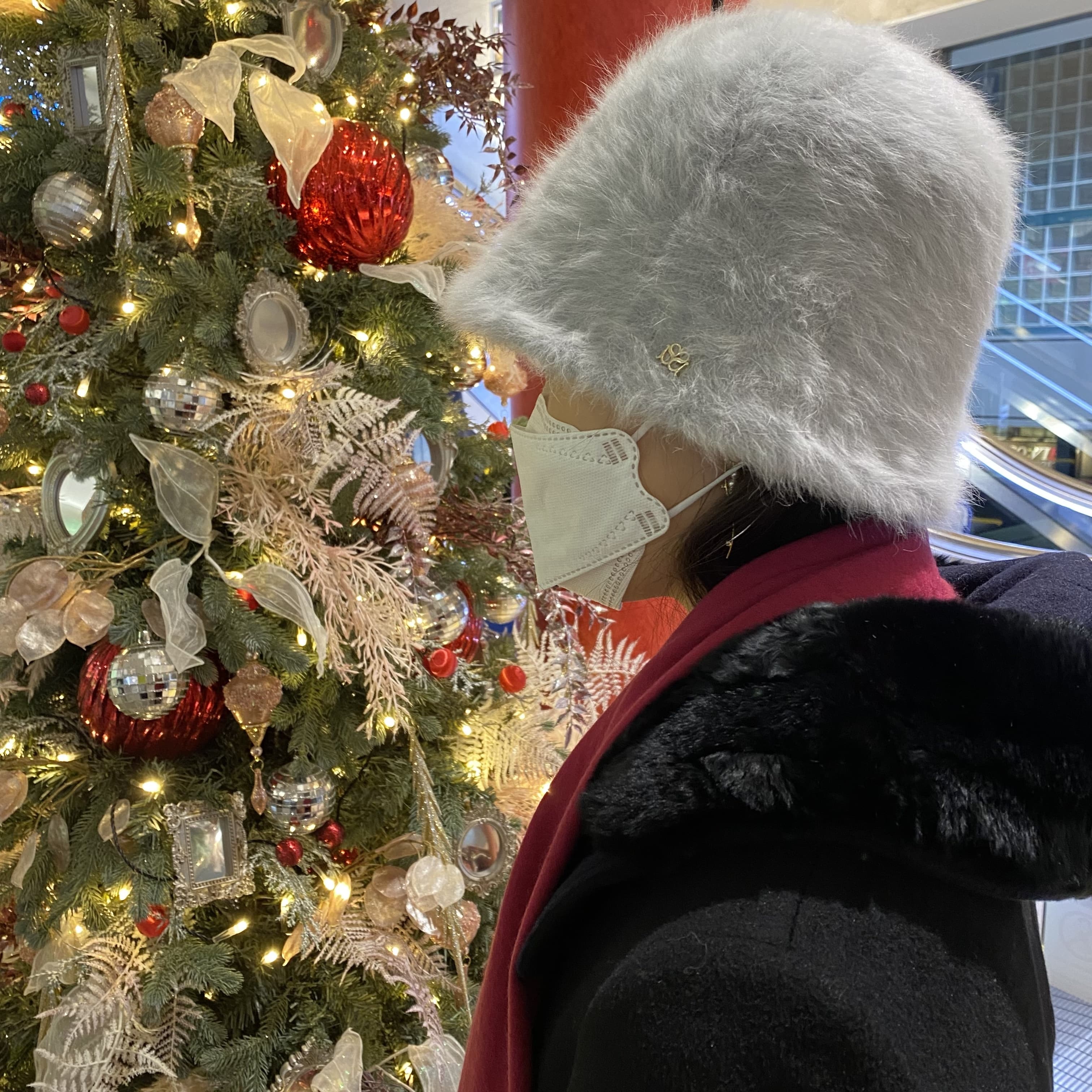 クリスマスコーデ、クリスマスカラー、バケハを使った冬コーデ