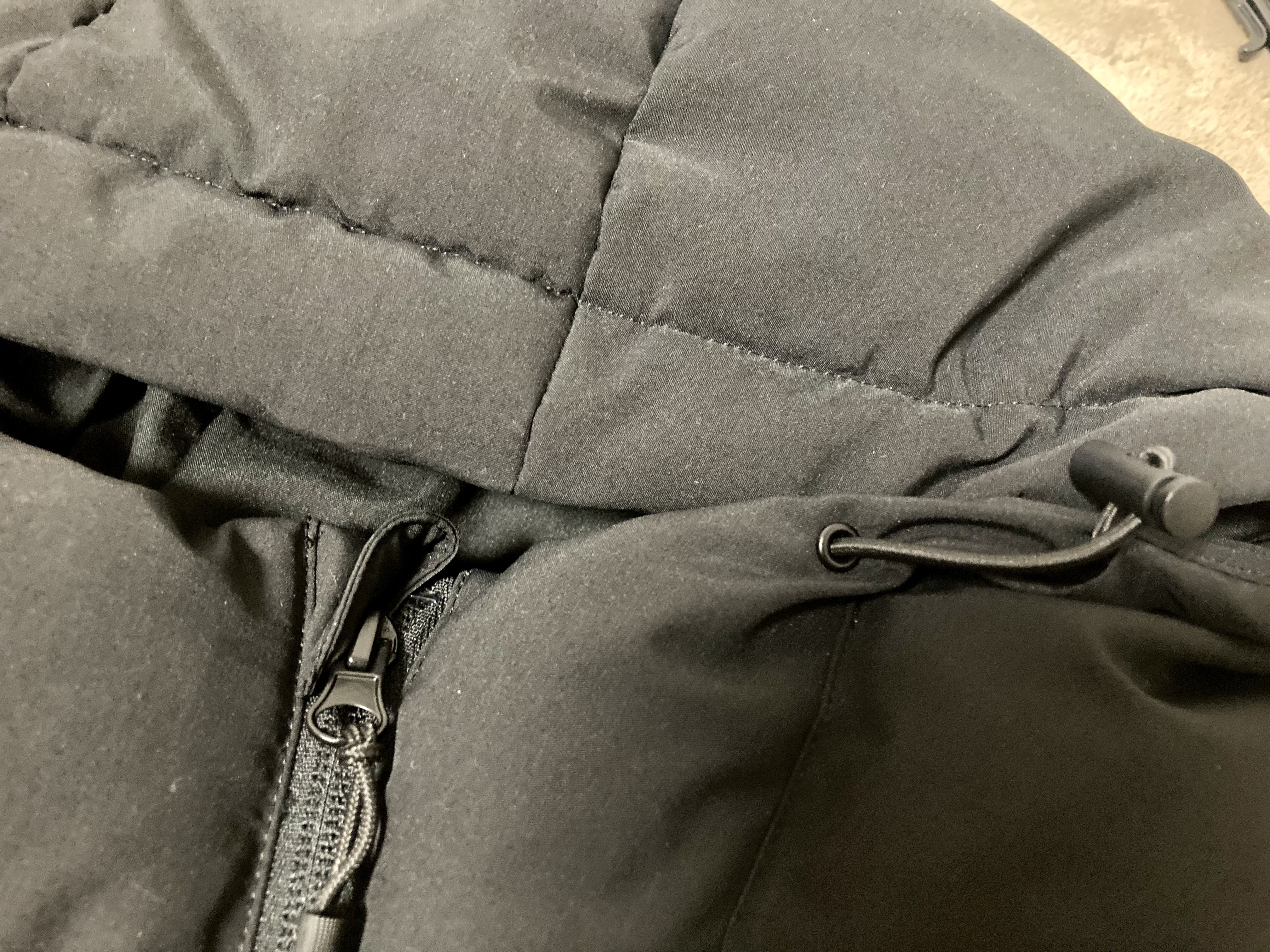 GU  ジーユー　アウター　冬　ヒートパデッドブルゾン　ダウン　フード