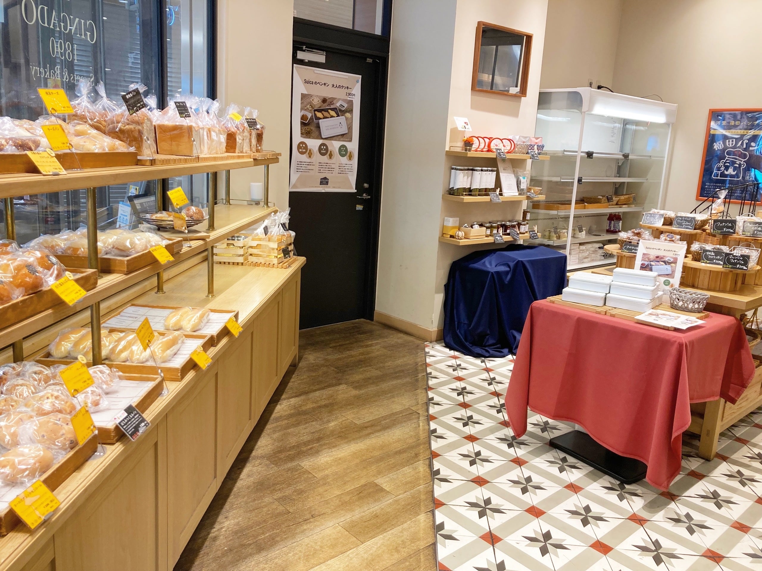 『銀河堂1890 Sweets＆Bakery』ベーカリースペース。
