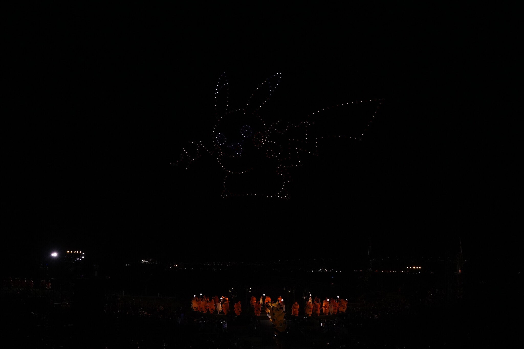 We Move!!の着ぐるみとドローンピカチュウ