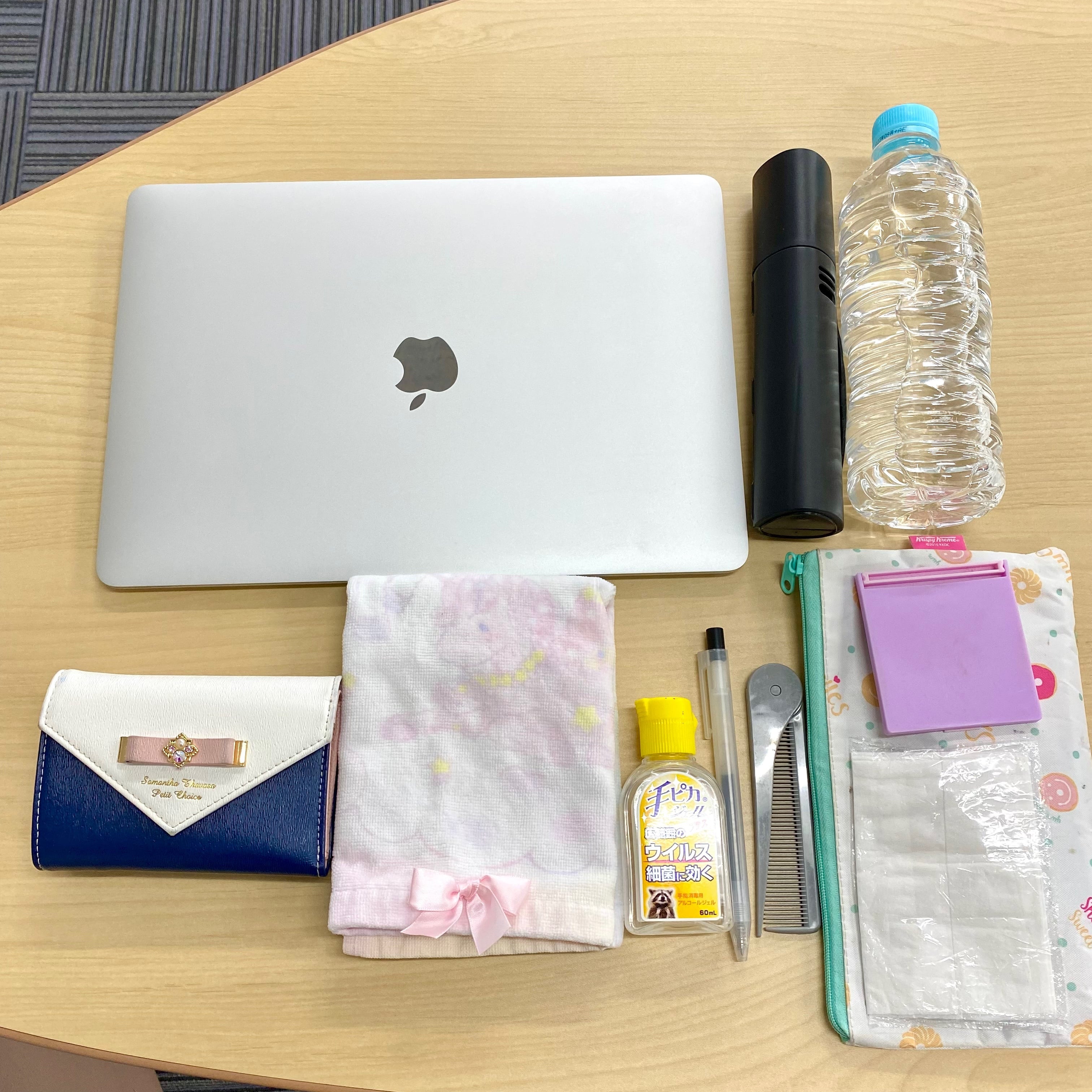 大学生　持ち物　MacBook Air　上回生　文系女子