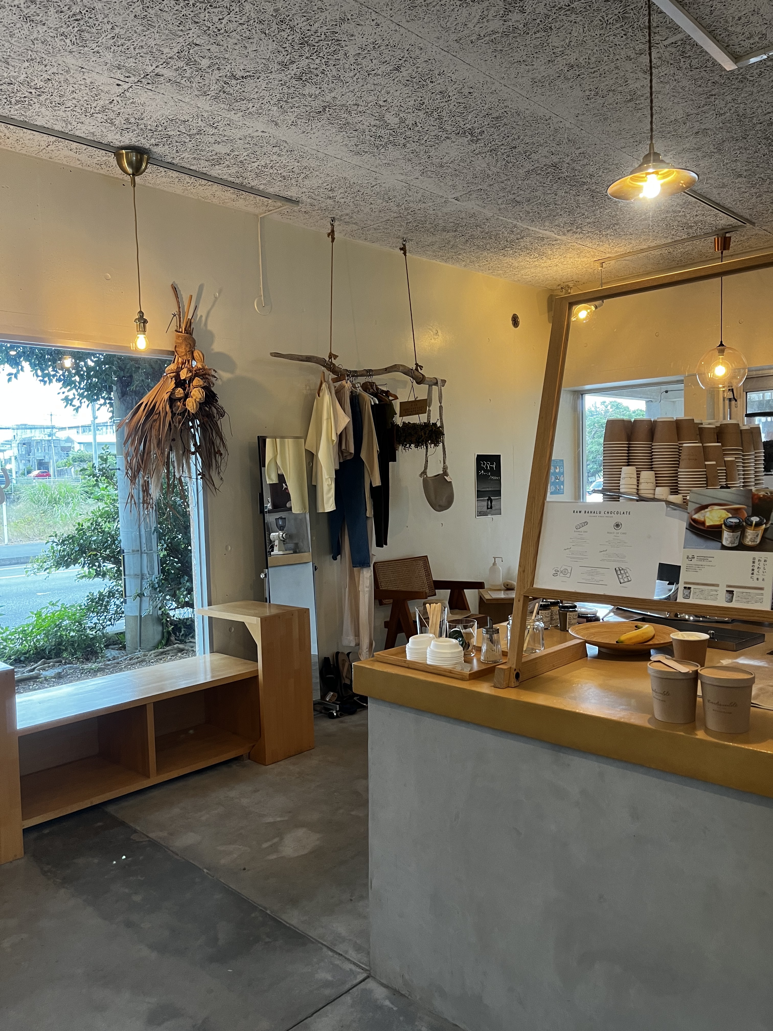 ensemble coffee miyako island 店内