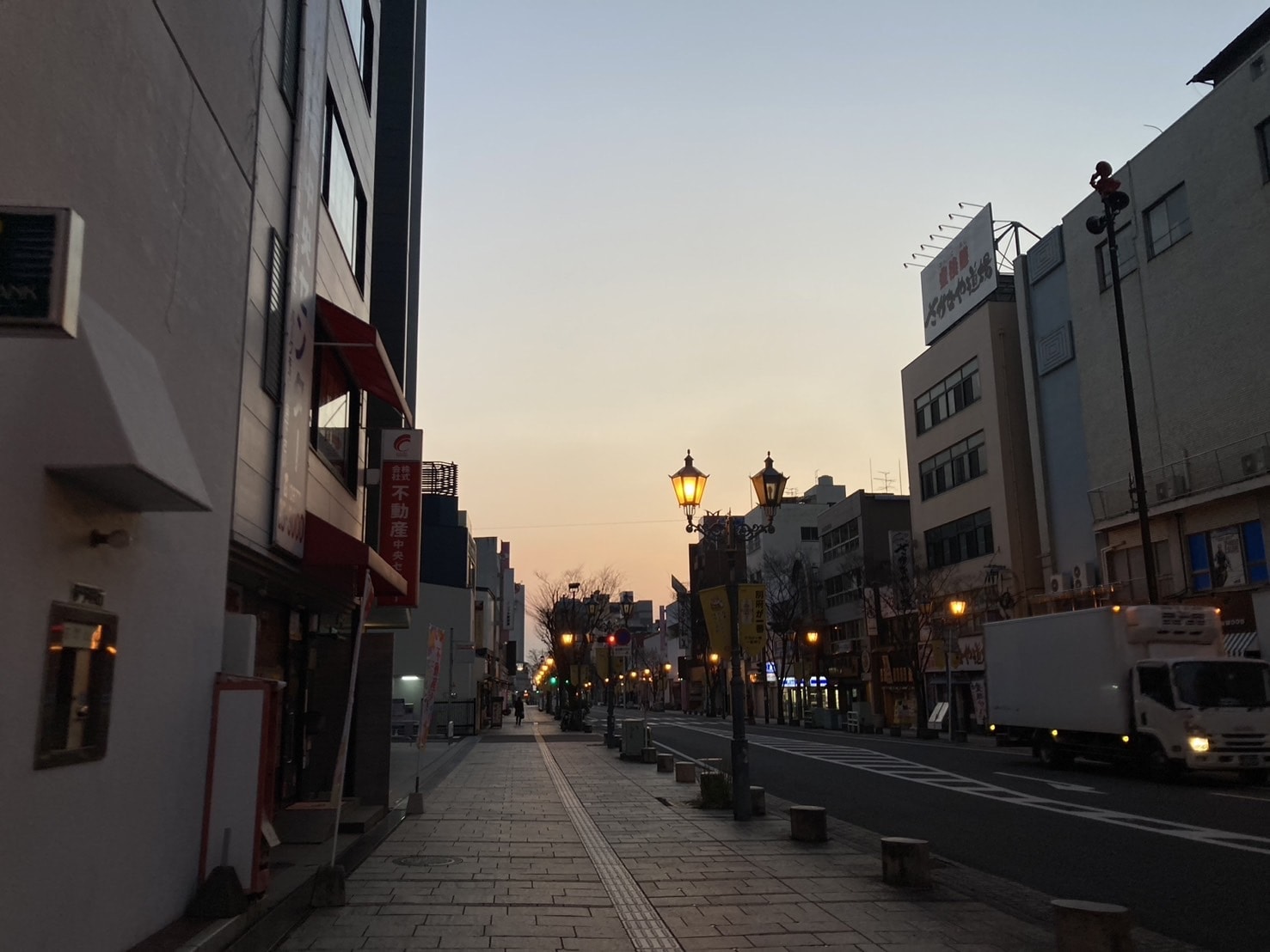 別府　日の出前　街並み