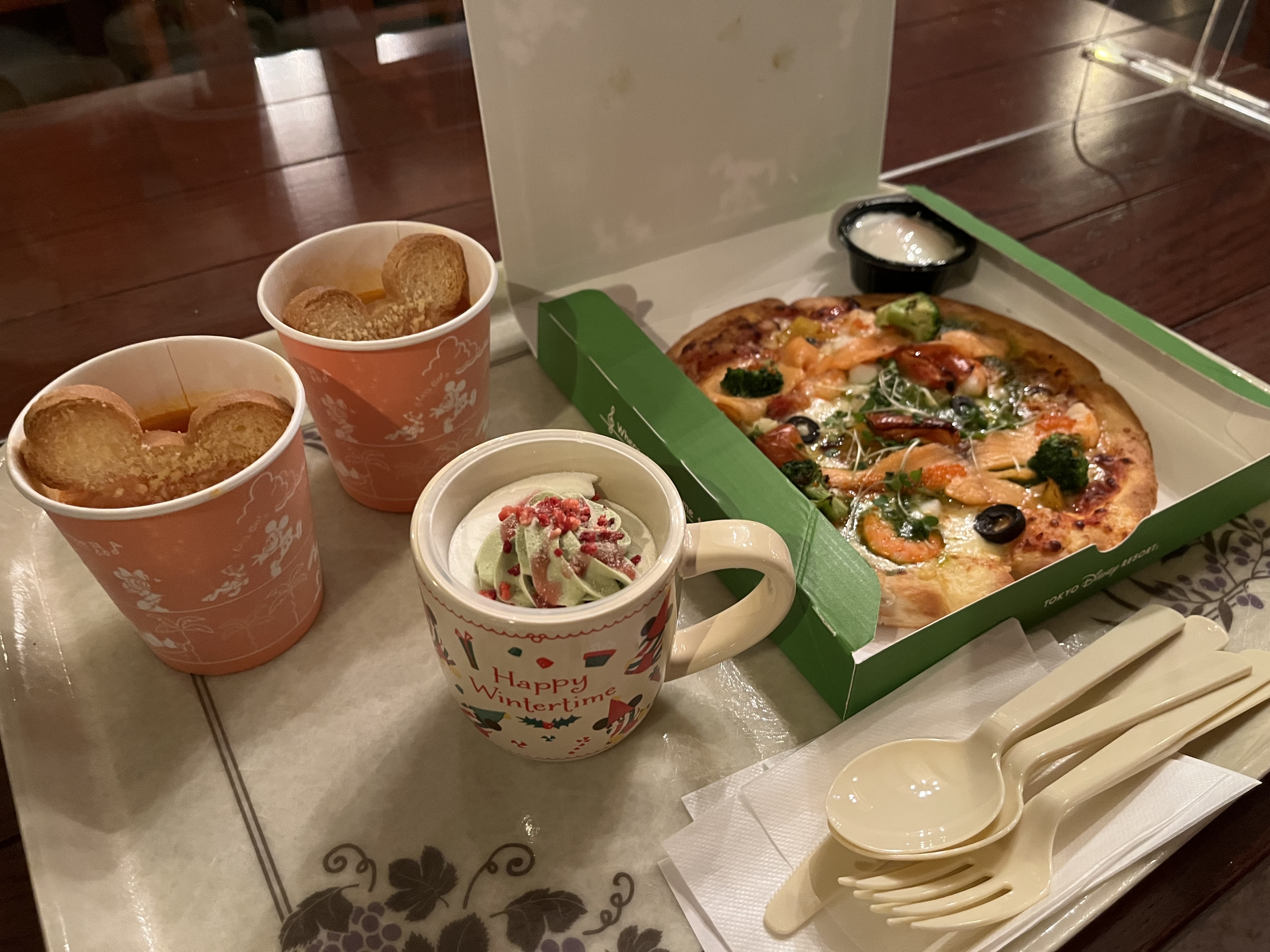 シーフードピッツァ（エッグ&サーモントラウト）　ミネストローネ　ディズニーシー　ザンビーニ・ブラザーズ・リストランテ