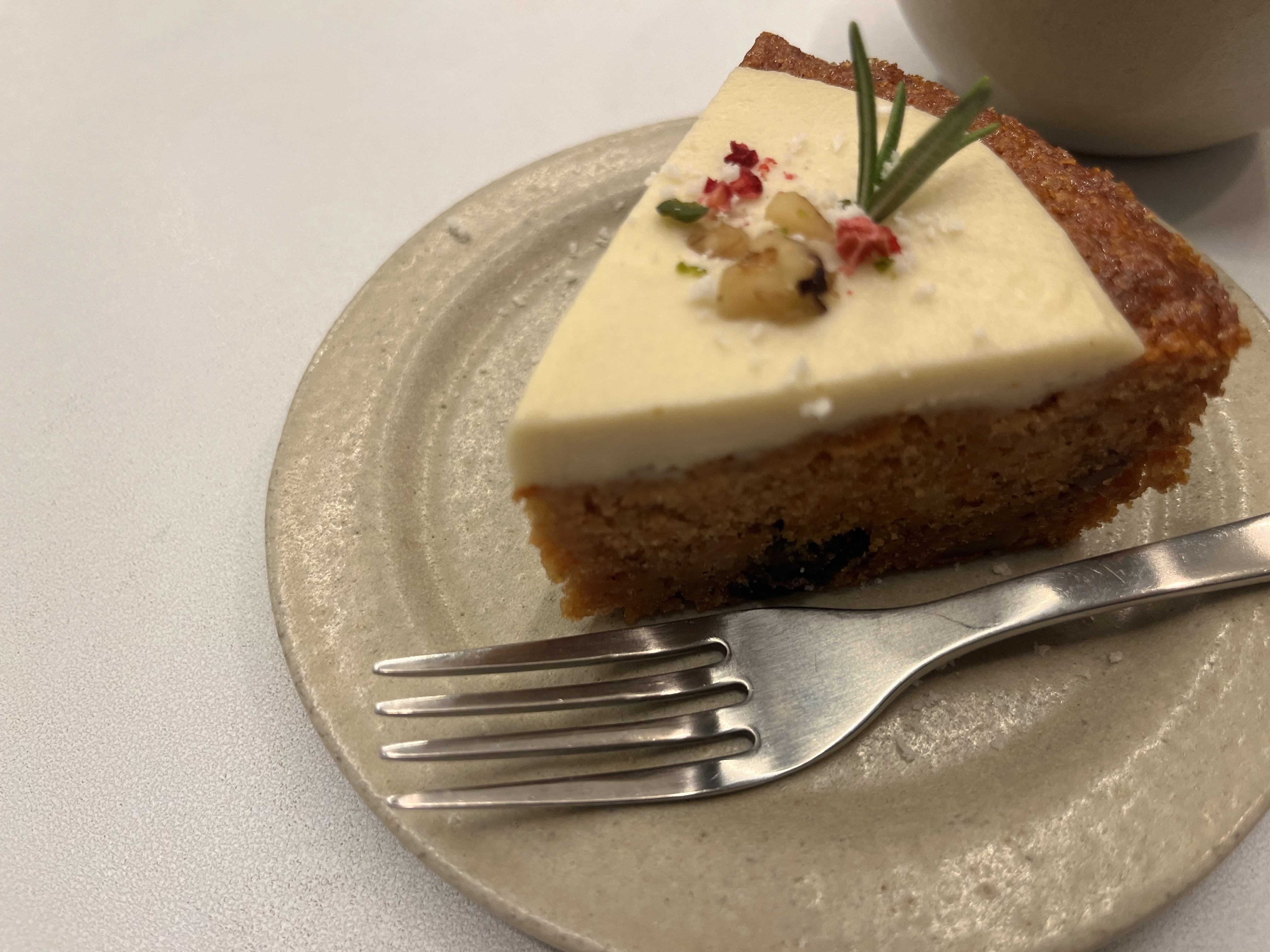 カフェ　ヴィーガン　サステナブル　キャロットケーキ