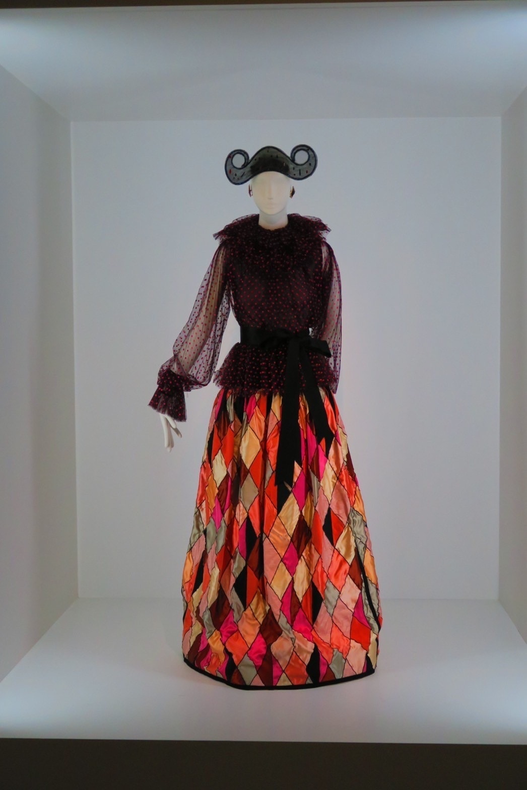 イヴ・サンローラン展