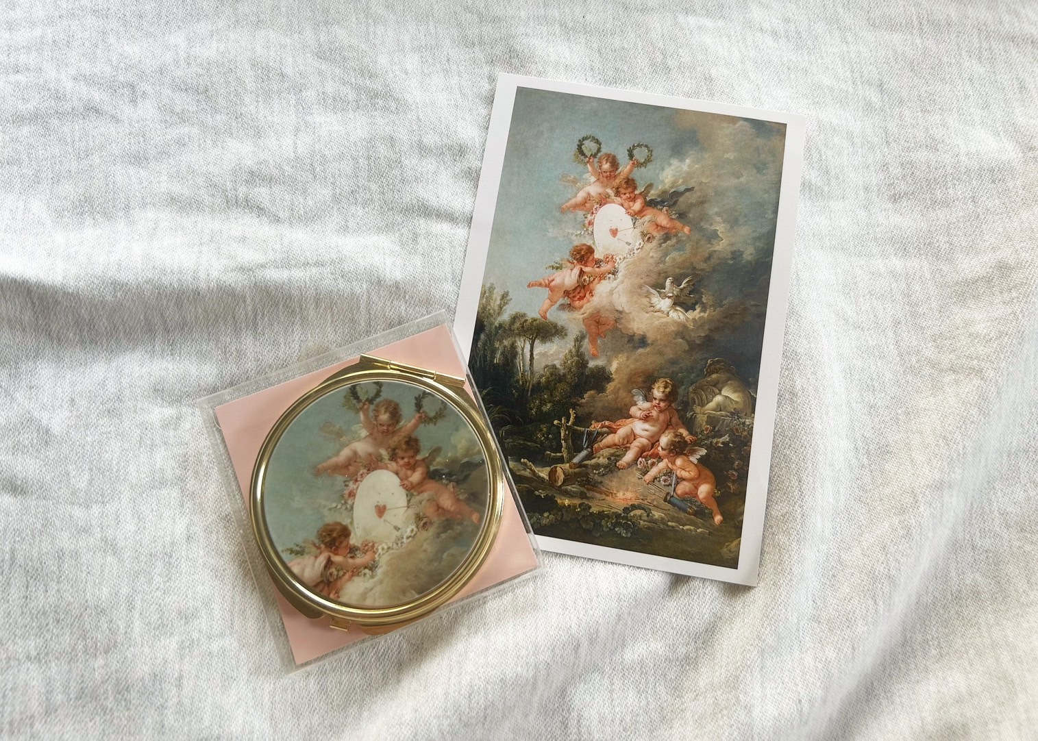 鏡とポストカード